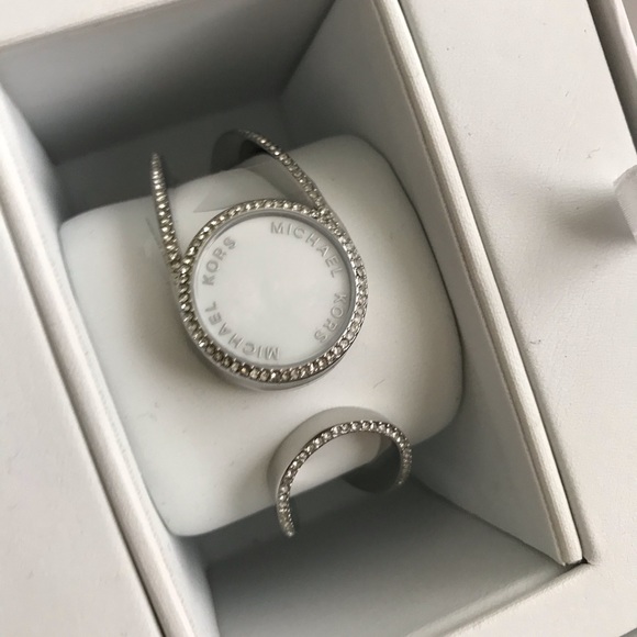 Michael Kors Access Bracelet Activity Tracker - Picture 2 of 9